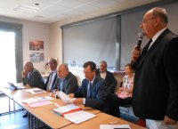 Jean-Louis Castell a accueilli hier, au siège de la CCLG, les membres du comité de pilotage local : de g. à d. Franck Montaugé, sénateur du Gers ; Guy Mantovani, président du PETR Pays Portes de Gascogne ; Jean-Michel Baylet, président du PETR Garonne-Quercy-Gascogne et Raymond Vall, sénateur du Gers./ Photo DDM, F. C.