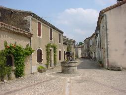 Castéra-Lectourois, village